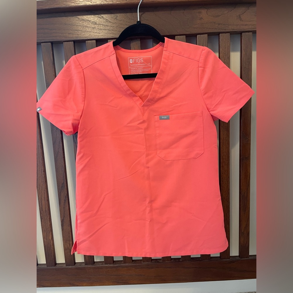 FIGS Hot Coral Catarina XS in EUC